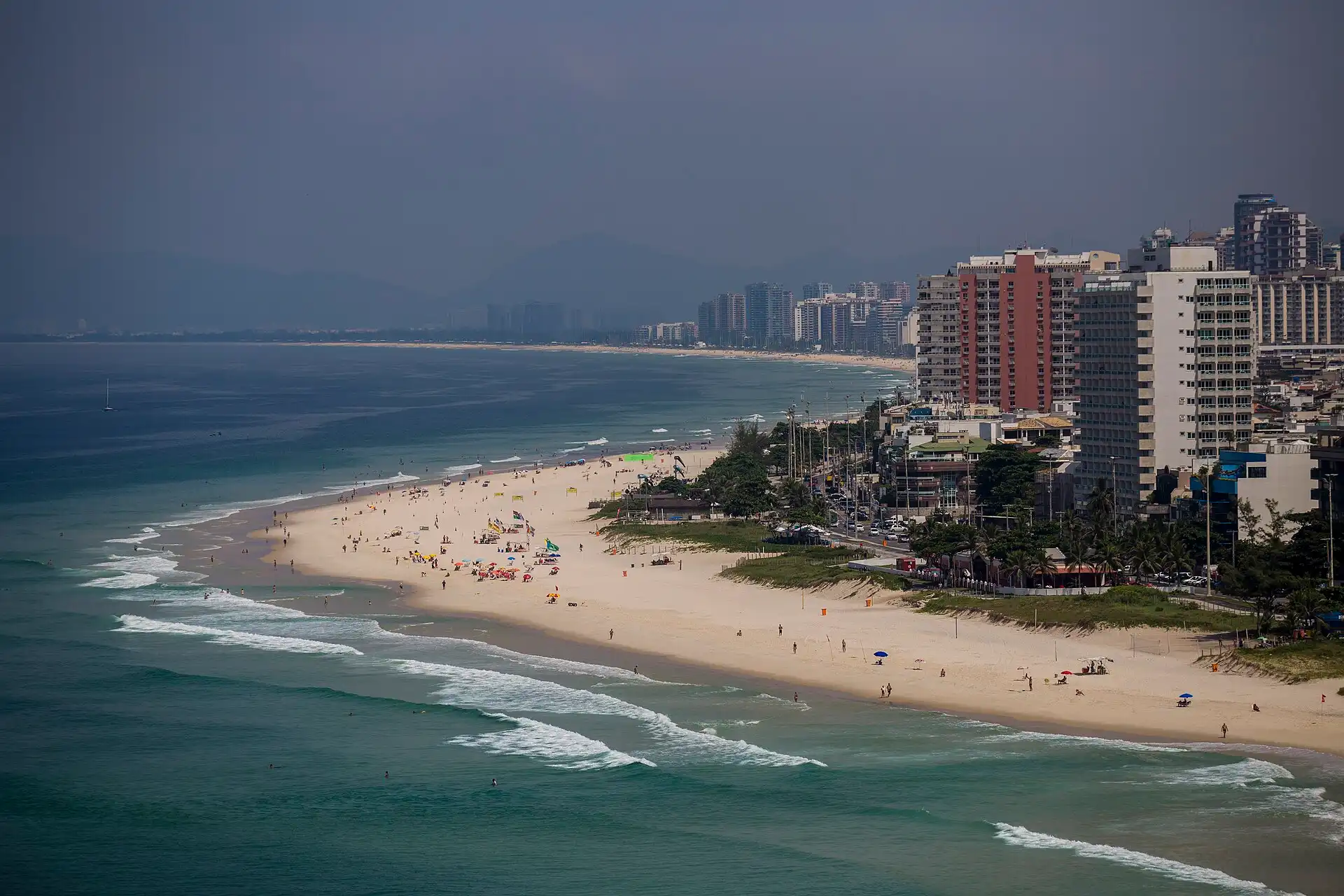 Praia da Barra da Tijuca, no Rio de Janeiro, bairro com centro médico Klini que atende o Klini Ambulatorial